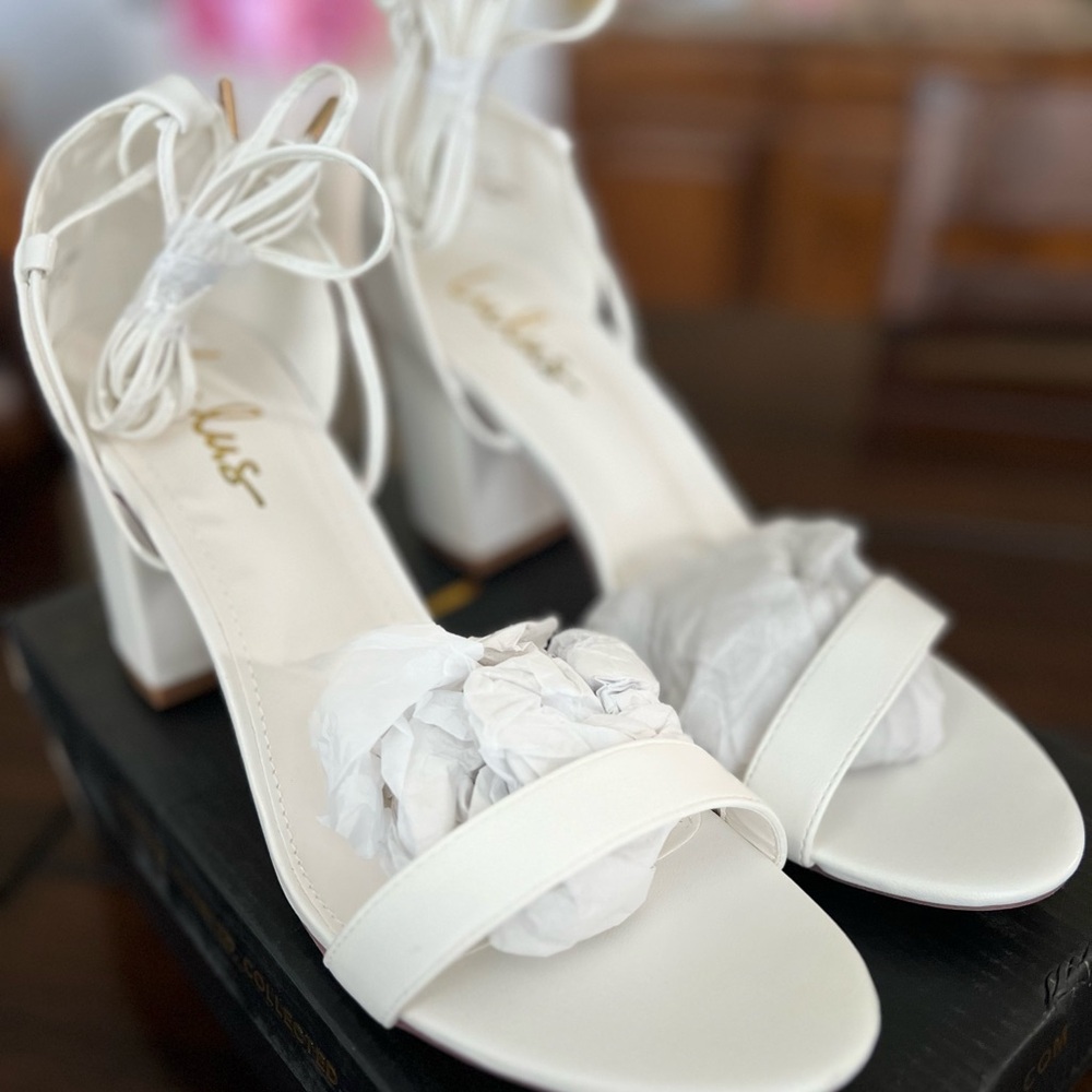 Kaira White Lace-Up Heels
Size 11